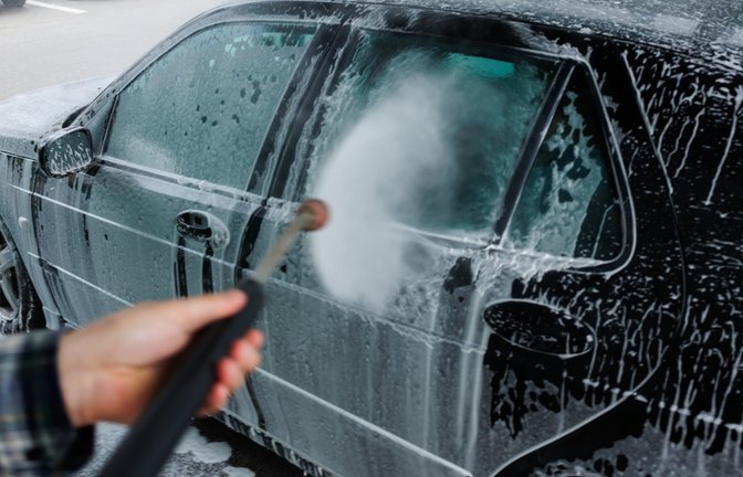 Darf man das Auto heute waschen?<span class='image-autor'>Foto: Miadzvedzeva Iryna / shutterstock.com</span>