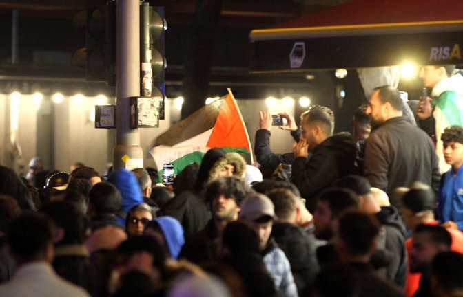 Verbotene Pro-Palästina-Demo  im Bezirk Neukölln gerät außer Kontrolle.<span class='image-autor'>Foto: IMAGO/dts Nachrichtenagentur</span>