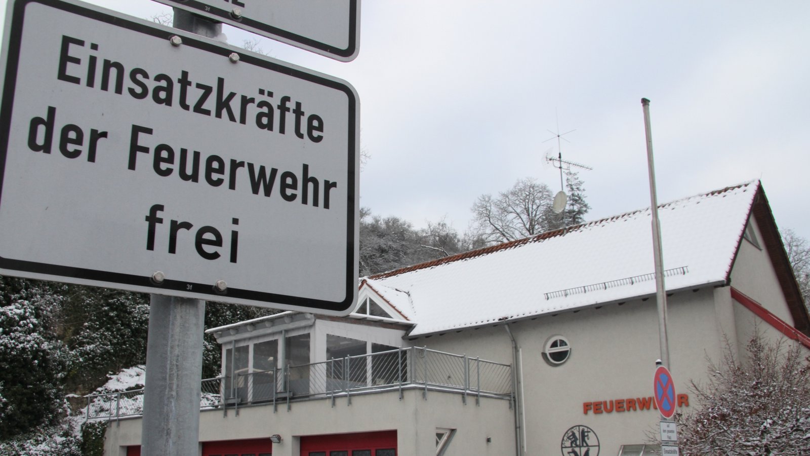 Das Gerätehaus der Feuerwehrabteilung Eberdingen wird 2023 saniert. Zudem gibt es ein neues Fahrzeug. In der Summe investiert die Gemeinde mehr als eine Million Euro.  Foto: Banholzer
