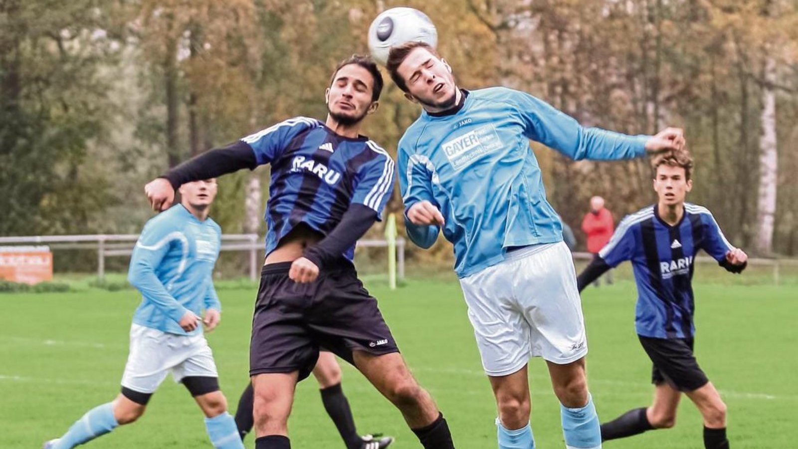Gegen Nussdorfs Thorsten Josenhans zeigt sich Tomas Karabas (links) im Luftkampf ebenbürtig. Wie wird es Sonntag gegen Sersheim? Foto: Simecek Gegen Nussdorfs Thorsten Josenhans zeigt sich Tomas Karabas (links) im Luftkampf ebenbürtig. Wie wird es Sonntag gegen Sersheim? Foto: Simecek