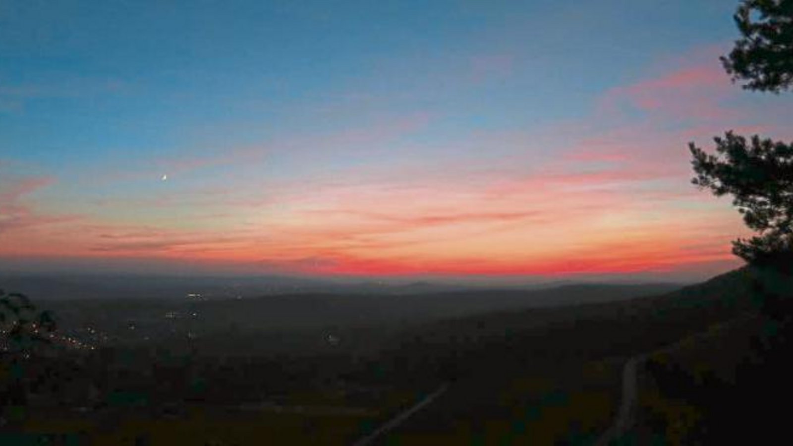 Beinahe mystisch: Abendstimmung über Ensingen. Foto: Hilgers