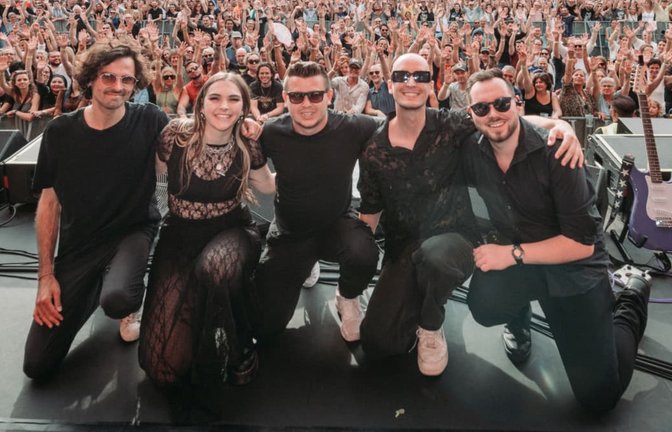Gefeierter Auftritt: die Böblinger Sängerin Jules und ihre Band beim Jazzopen 2024 in Stuttgart.<span class='image-autor'>Jannik Kaluza</span>