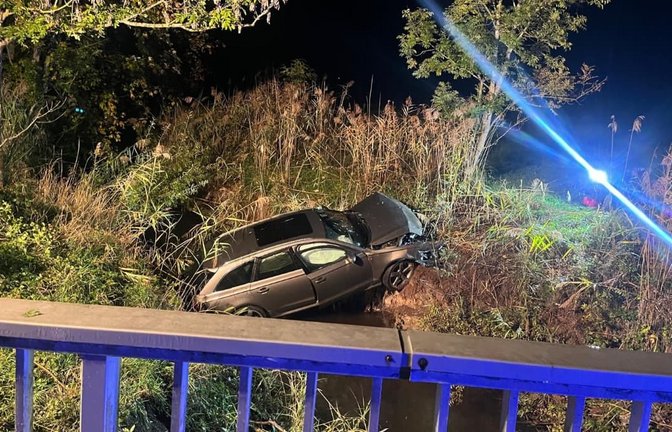 In der Gemeinde Dietingen wurde ein Autofahrer nach einem Sturz in den Schwarzenbach vermisst. Eine Wärmebildkamera half dabei, den Mann rund 100 Meter entfernt zu finden.<span class='image-autor'>Gesamtfeuerwehr Dietingen</span>