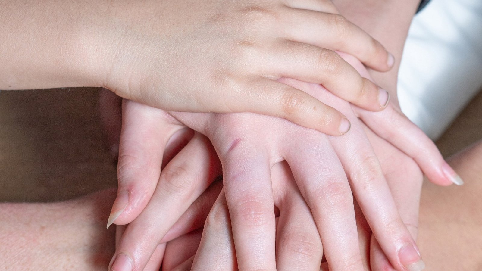 Ein harmonisches Familienleben ist nicht allen Kindern vergönnt. Das Enzkreis-Jugendamt will die bestehenden Hilfsangebote ausbauen.  Archivfoto: LE/Seibel