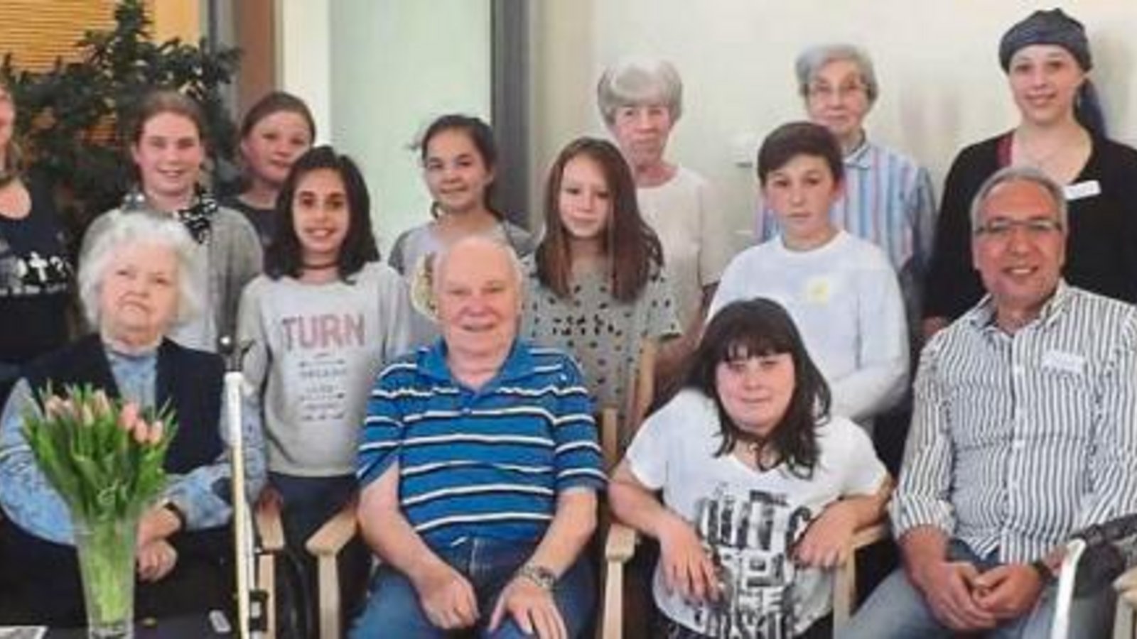 „Warum ist Toleranz so wichtig?“ Mit dieser Frage beschäftigen sich Bewohner des Karl-Gerok-Stifts und Schüler der Schlossbergschule. Foto: p „Warum ist Toleranz so wichtig?“ Mit dieser Frage beschäftigen sich Bewohner des Karl-Gerok-Stifts und Schüler der Schlossbergschule. Foto: p