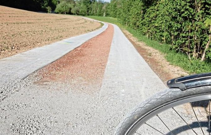 Das hat nichts mit Corona zu tun, aber hier können auch Radler Abstand halten. Neue Spurwegpiste auf dem Enztalradweg zwischen Ober- und Unterriexingen.  Foto: Arning