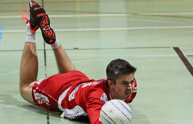 Bei der DM-Endrunde landeten die Faustballer des TV Vaihingen um Schlagmann Kolja Meyer unsanft auf dem Bauch. Bereits nach der Vorrunde mussten sie ihre Koffer packen. Foto: Archiv/Nachreiner