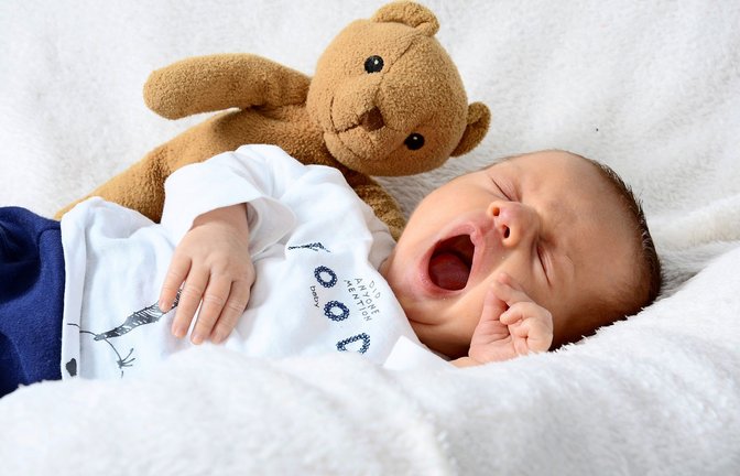 Ganz kleine Kinder schlafen noch sehr viel, aber oft mit Unterbrechungen.<span class='image-autor'>Foto: stock.adobe</span>