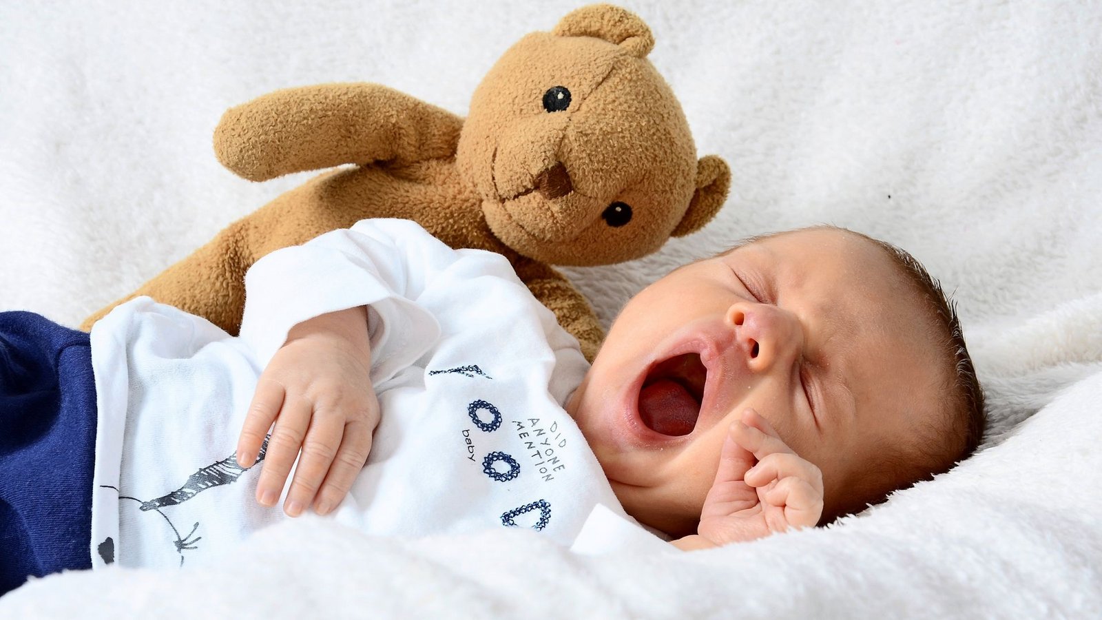 Ganz kleine Kinder schlafen noch sehr viel, aber oft mit Unterbrechungen.Foto: stock.adobe Ganz kleine Kinder schlafen noch sehr viel, aber oft mit Unterbrechungen.Foto: stock.adobe