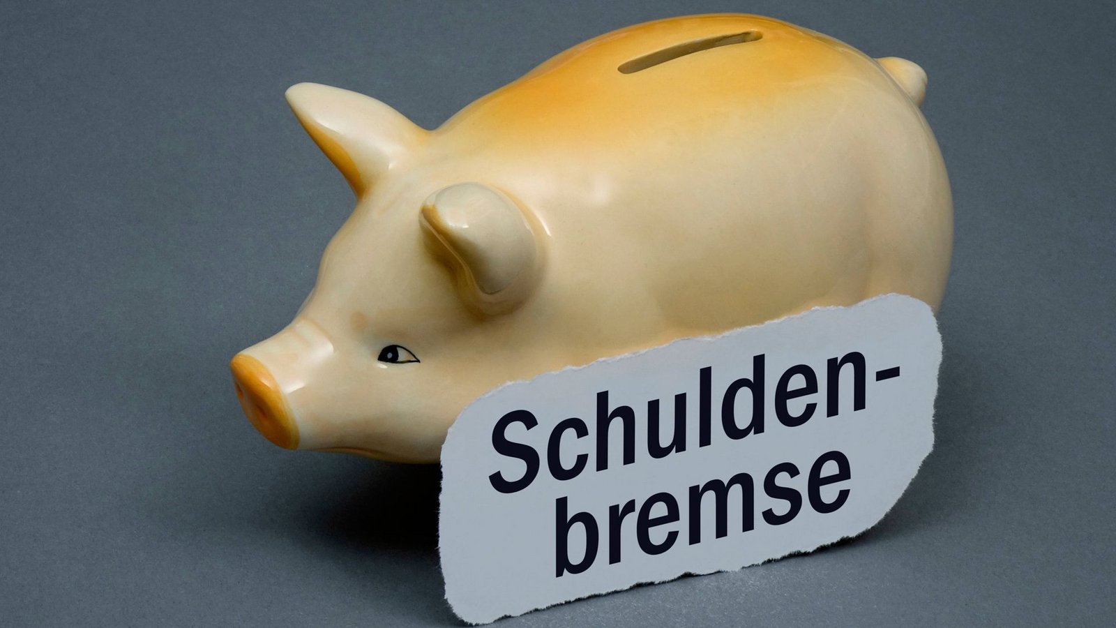 Eine knappe Mehrheit der Deutschen will einer Umfrage zufolge an der Schuldenbremse festhalten (Symbolfoto).Foto: IMAGO/Steinach/IMAGO/Sascha Steinach