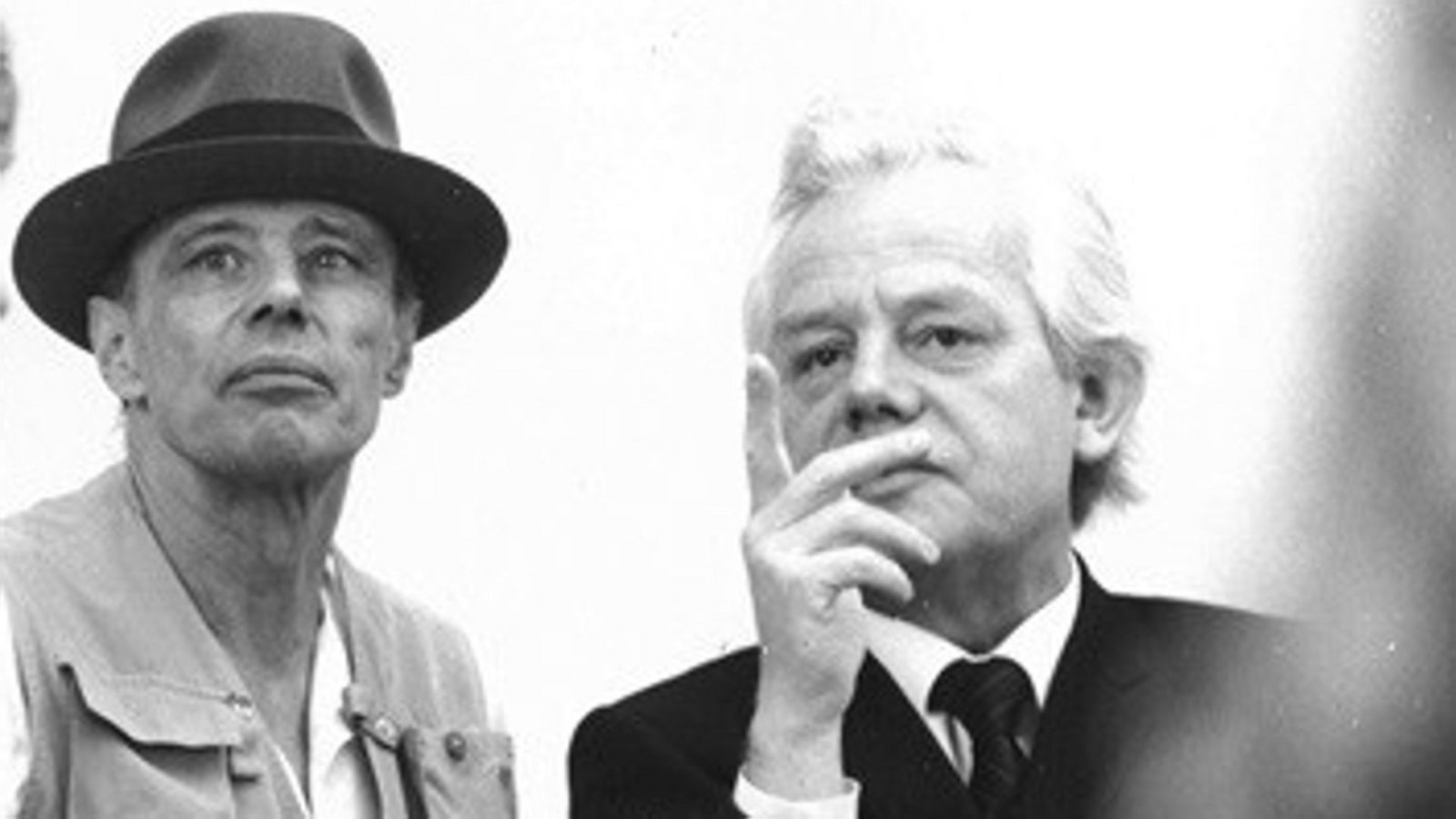 Peter Beye 1984 in der Neuen Staatsgalerie mit Star-Künstler Joseph Beuys (links)Foto: Peter Beye 1984 in der Neuen Staatsgalerie mit Star-Künstler Joseph Beuys (links)Foto: 