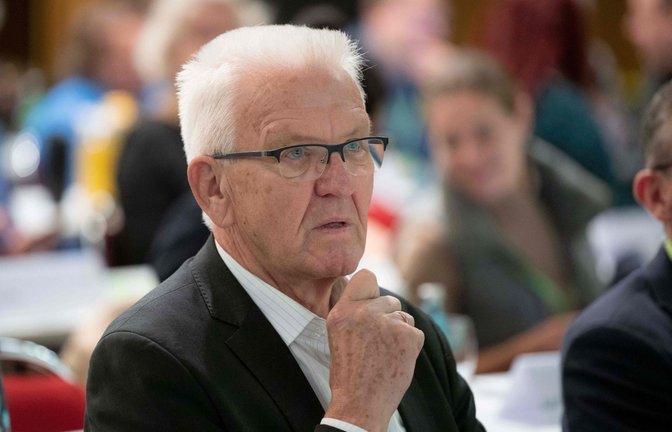 Ministerpräsident Winfried Kretschmann (Grüne) verteidigt seine Flüchtlingspolitik gegen Kritik. (Archivbild)<span class='image-autor'>Foto: AFP/THOMAS KIENZLE</span>