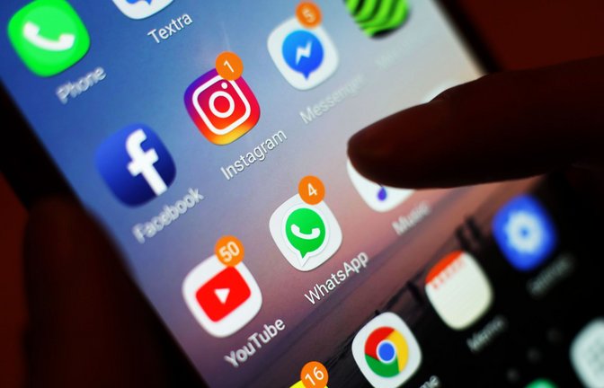 Vor Betrügereien über WhatsApp und Co. warnt aktuell das Landeskriminalamt.<span class='image-autor'>Foto: Yui Mok/PA Wire/dpa</span>