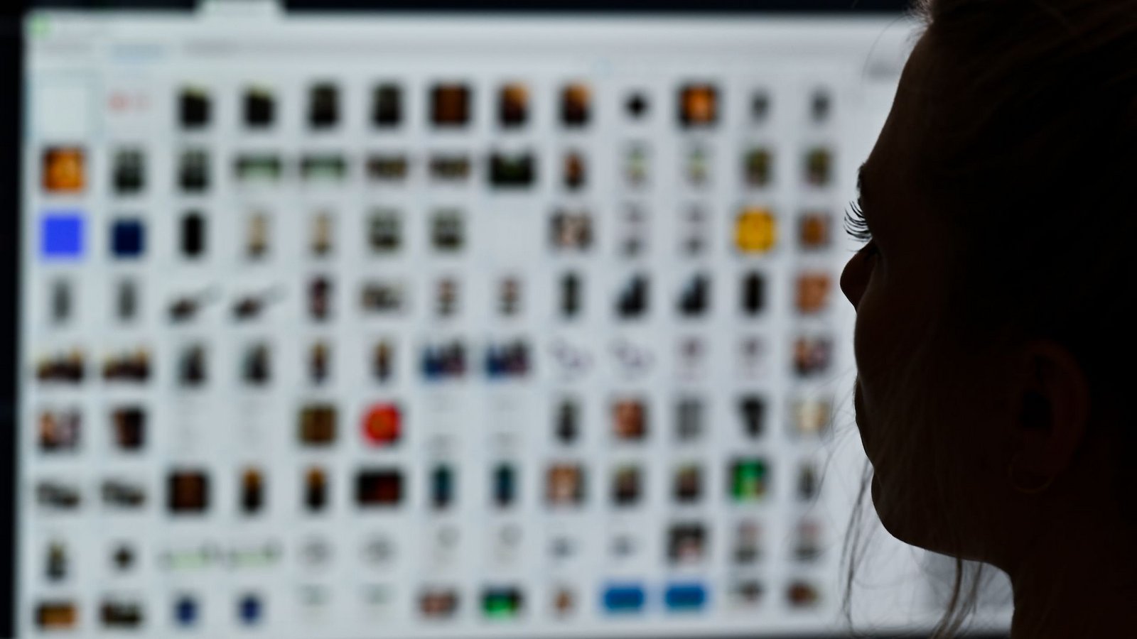 Die Zahl der Beschwerden über kriminelle Inhalte im Internet in Deutschland ist im vergangenen Jahr auf einen neuen Rekordwert gestiegen. (Archivbild)Foto: Arne Dedert/dpa