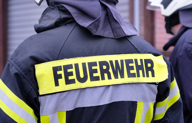Die Einsatzkräfte der Feuerwehren Berkheim und Erolzheim konnten nur noch verhindern, dass die Flammen übergreifen (Symbolbild).<span class='image-autor'>Foto: Imago//Martin Wagner</span>