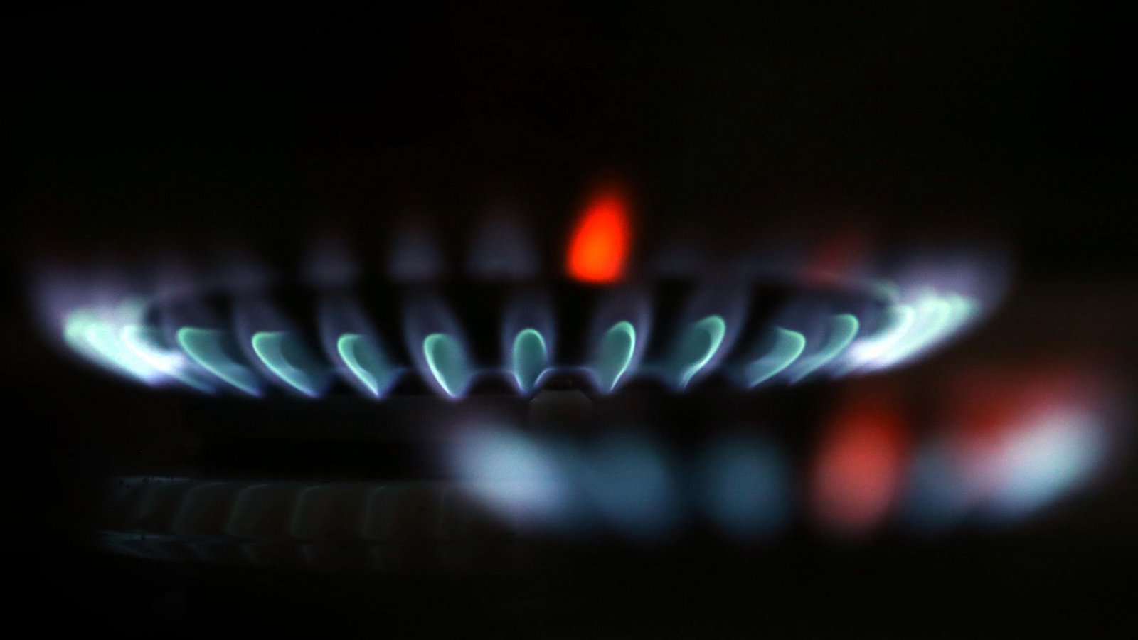 Eine Gasflamme brennt an einem Herd. Die Bundesregierung will die steigenden Gaspreise in Deutschland mit einer Gaspreisbremse dämpfen.Foto: dpa/Karl-Josef Hildenbrand Eine Gasflamme brennt an einem Herd. Die Bundesregierung will die steigenden Gaspreise in Deutschland mit einer Gaspreisbremse dämpfen.Foto: dpa/Karl-Josef Hildenbrand