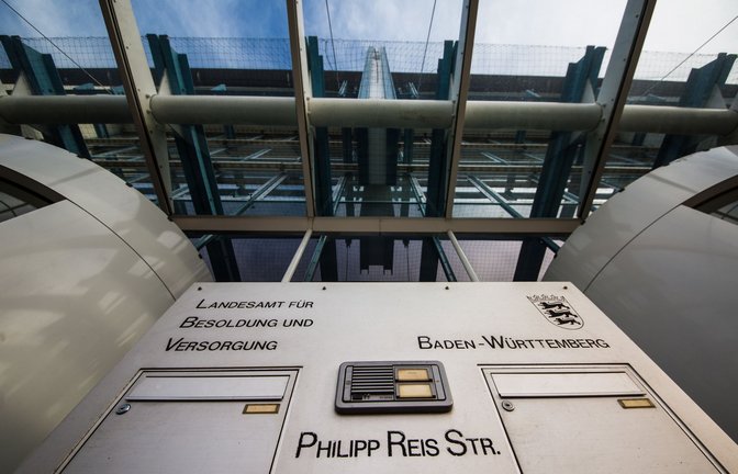 Hinter dieser modernen Fassade in Fellbach geht es aus Sicht vieler Kunden nicht schnell genug voran.<span class='image-autor'>Foto: dpa/Christoph Schmidt</span>