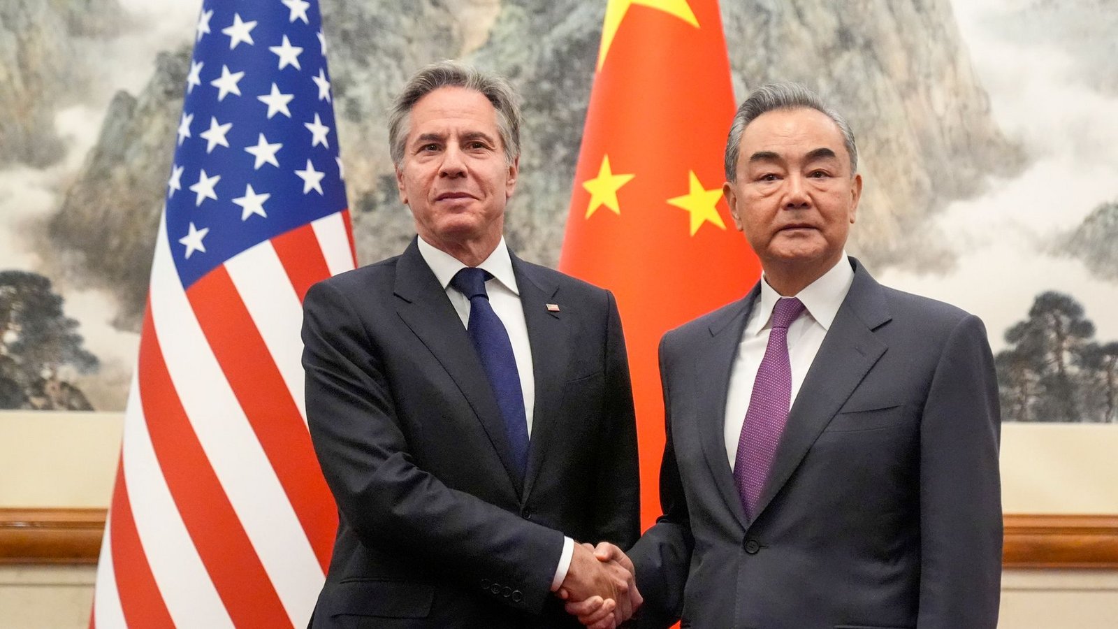 Das Verhältnis zwischen den USA und China ist angespannt. Das zeigte nun auch das Treffen von US-Außenminister Antony Blinken (l) und Chinas Außenminister Wang Yi.Foto: Mark Schiefelbein/AP POOL/dpa