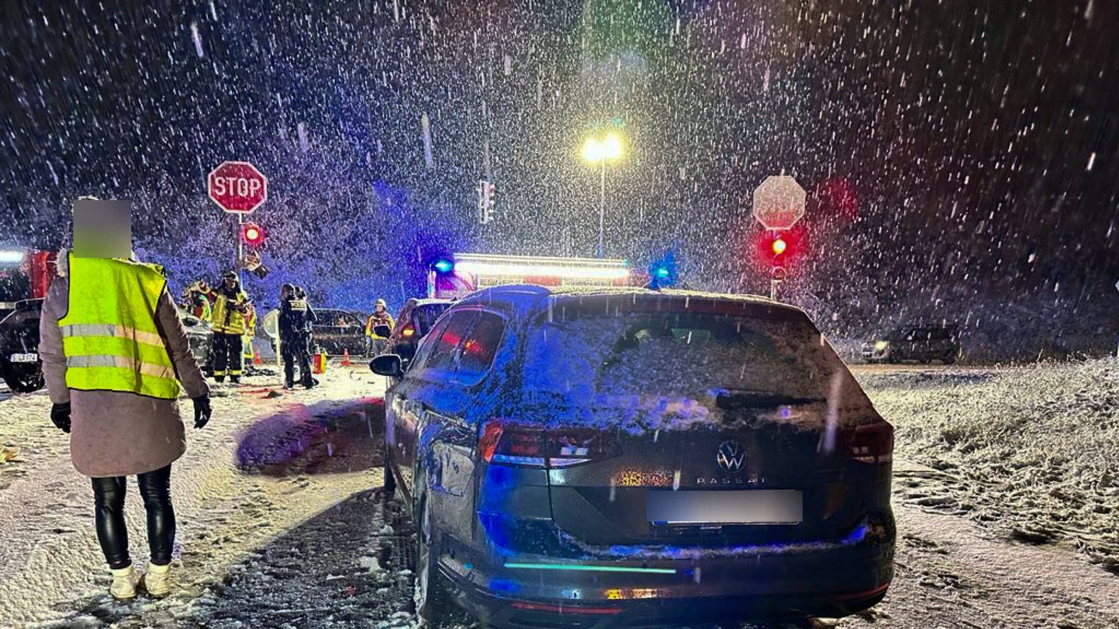 Die 26-Jährige war mit ihrem Polo ins Heck eines Passat gerutscht und ...Foto: 7aktuell.de/ OK/7aktuell.de | OK Die 26-Jährige war mit ihrem Polo ins Heck eines Passat gerutscht und ...Foto: 7aktuell.de/ OK/7aktuell.de | OK