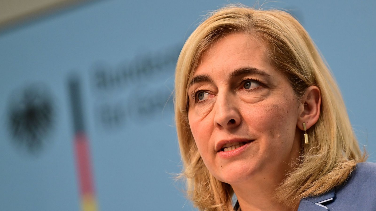 Nina Warken (CDU), Bundesministerin für Gesundheit, plant die Pflegebeiträge für Kinderlose laut einem Bericht anzuheben (Archivfoto).Foto: Sebastian Gollnow/dpa/Sebastian Gollnow Nina Warken (CDU), Bundesministerin für Gesundheit, plant die Pflegebeiträge für Kinderlose laut einem Bericht anzuheben (Archivfoto).Foto: Sebastian Gollnow/dpa/Sebastian Gollnow