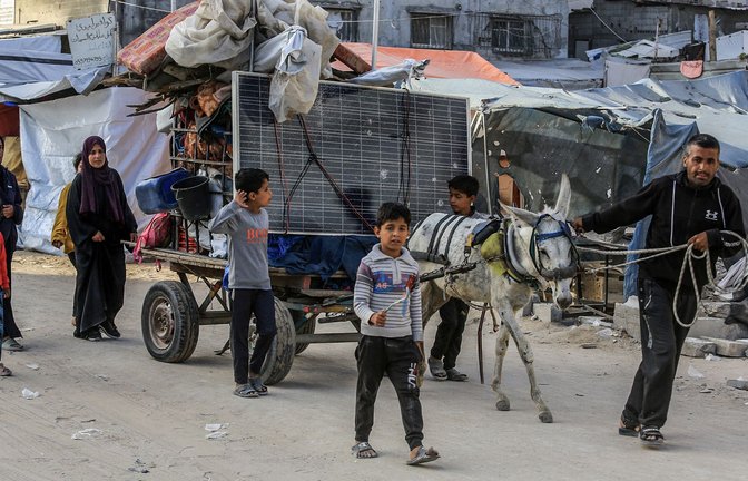 Die palästinensische Zivilbevölkerung muss immer wieder vor den Angriffen aus Israel fliehen.<span class='image-autor'>Foto: Abed Rahim Khatib/dpa</span>