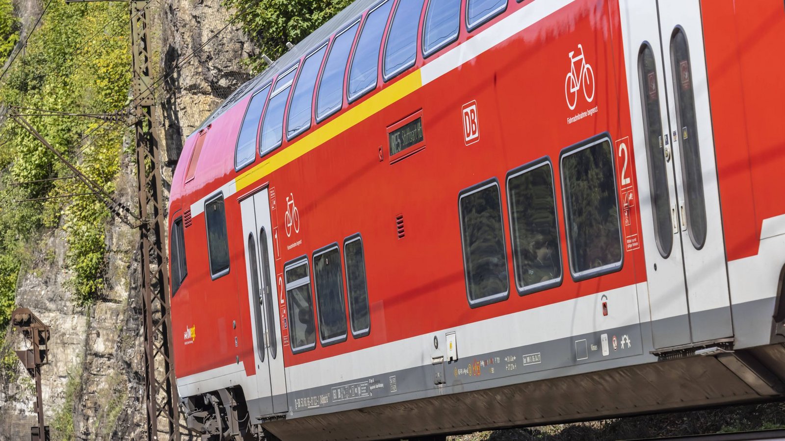 Attacke im Regionalexpress (Symbolbild)Foto: IMAGO/Arnulf Hettrich
