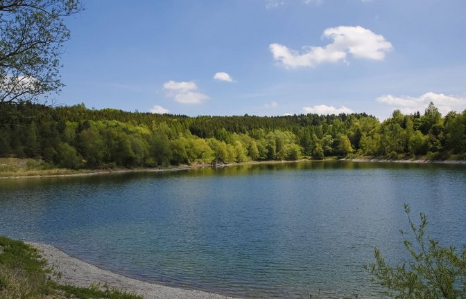 Ein Pärchen hat in einem Baggersee in Offenburg für einen Polizeieinsatz gesorgt. Mehrere Badegäste fühlten sich durch ihr öffentliches Liebesspiel gestört (Symbolfoto).<span class='image-autor'>Foto: IMAGO/imagebroker</span>