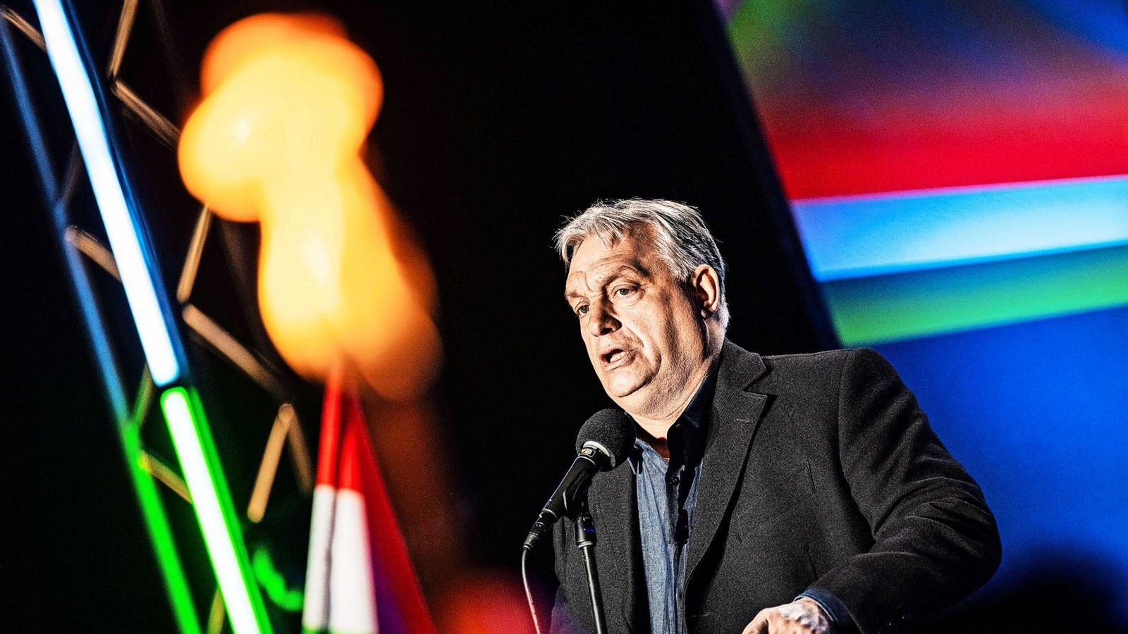 Viktor Orban im Wahlkampfmodus: Doch Korruptionsskandale, seine engen Bande zu Moskau und die miese Wirtschaftslage Ungarns werden zum Problem.Foto: IMAGO//Daniel Alfoldi Viktor Orban im Wahlkampfmodus: Doch Korruptionsskandale, seine engen Bande zu Moskau und die miese Wirtschaftslage Ungarns werden zum Problem.Foto: IMAGO//Daniel Alfoldi