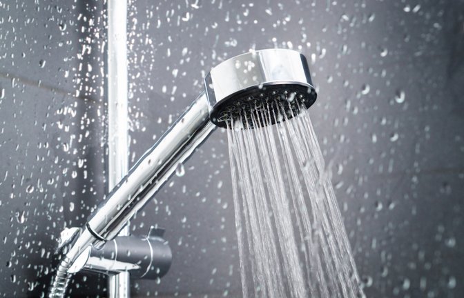 So berechnen Sie Ihren Wasserverbrauch in der Dusche.<span class='image-autor'>Foto: Tero Vesalainen / shutterstock.com</span>