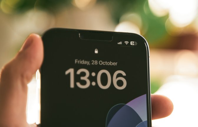 Das neue Design der Uhr gefällt nicht allen iPhone-Nutzern.<span class='image-autor'>Foto: alexgo.photography / shutterstock.com</span>