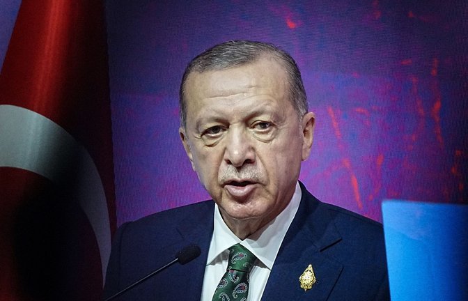 Der türkische Präsident Recep Tayyip Erdogan. Zwei Tage nach seiner Absetzung ist der Bürgermeister der Stadt Hakkari  zu 19 Jahren Haft verurteilt worden.<span class='image-autor'>Foto: dpa/Kay Nietfeld</span>