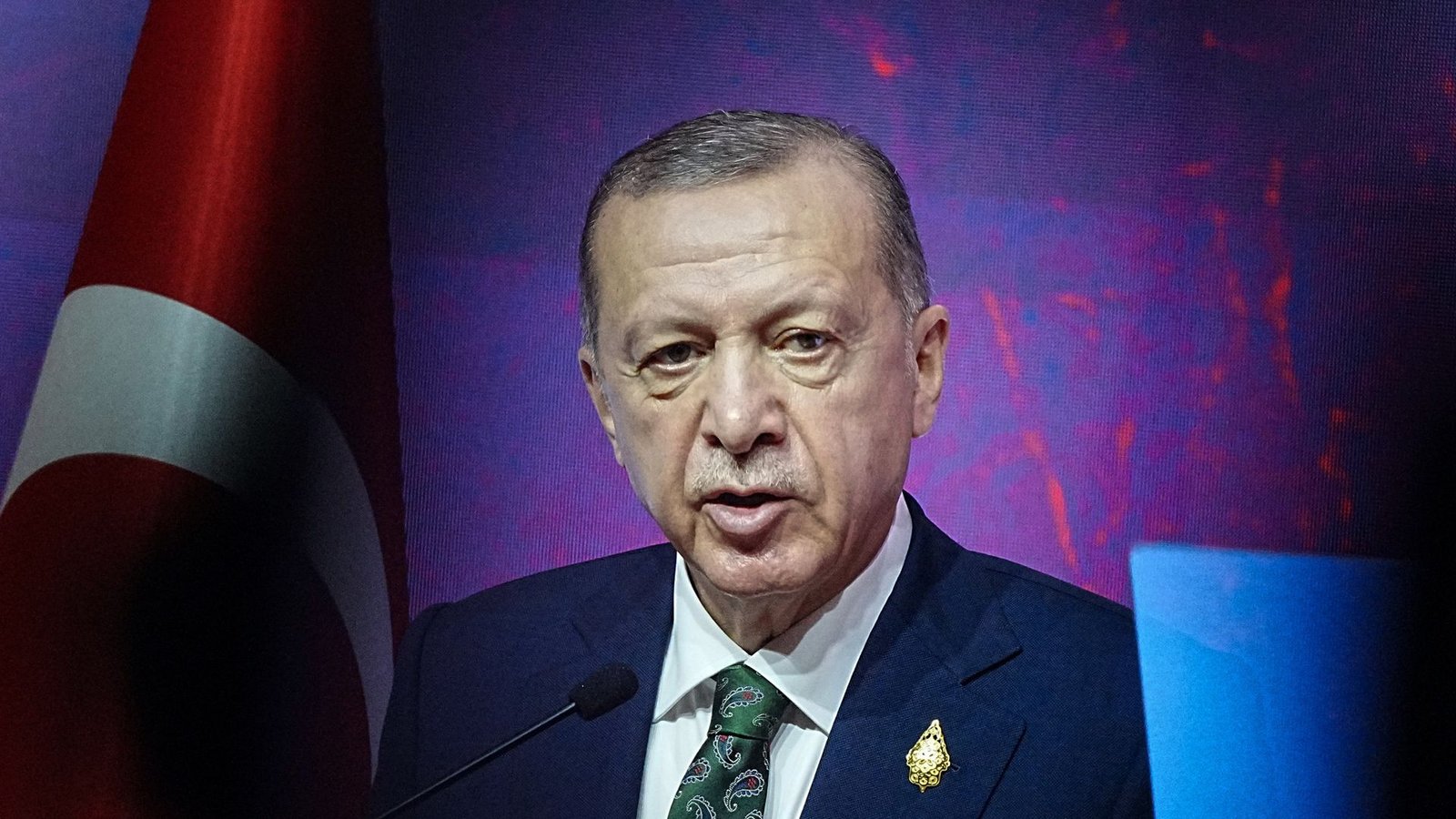 Der türkische Präsident Recep Tayyip Erdogan. Zwei Tage nach seiner Absetzung ist der Bürgermeister der Stadt Hakkari zu 19 Jahren Haft verurteilt worden.Foto: dpa/Kay Nietfeld Der türkische Präsident Recep Tayyip Erdogan. Zwei Tage nach seiner Absetzung ist der Bürgermeister der Stadt Hakkari zu 19 Jahren Haft verurteilt worden.Foto: dpa/Kay Nietfeld