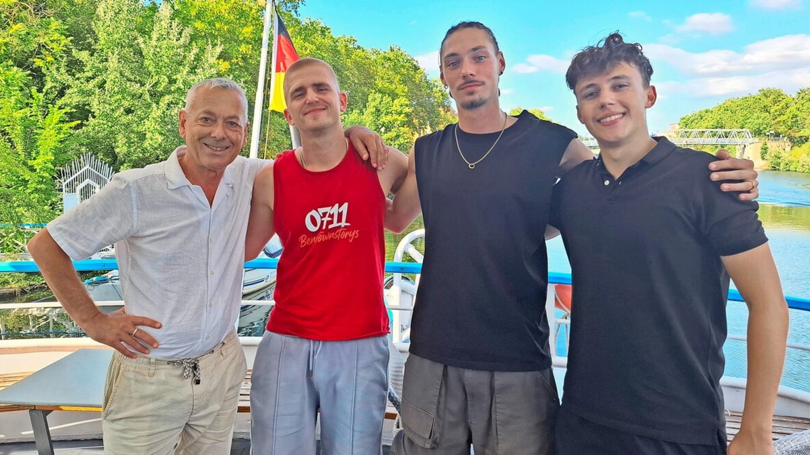 Sie stemmen das „Benztown Battle Ship“ auf der MS Wilhelma (von links): Hannsi Weber, Brian Lauer, Max Voigt und Valentin Hansa.Foto: StZN/Schäfer Sie stemmen das „Benztown Battle Ship“ auf der MS Wilhelma (von links): Hannsi Weber, Brian Lauer, Max Voigt und Valentin Hansa.Foto: StZN/Schäfer