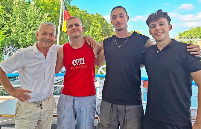 Sie stemmen das „Benztown Battle Ship“ auf der MS Wilhelma (von links): Hannsi Weber, Brian Lauer, Max Voigt und Valentin Hansa.<span class='image-autor'>Foto: StZN/Schäfer</span>