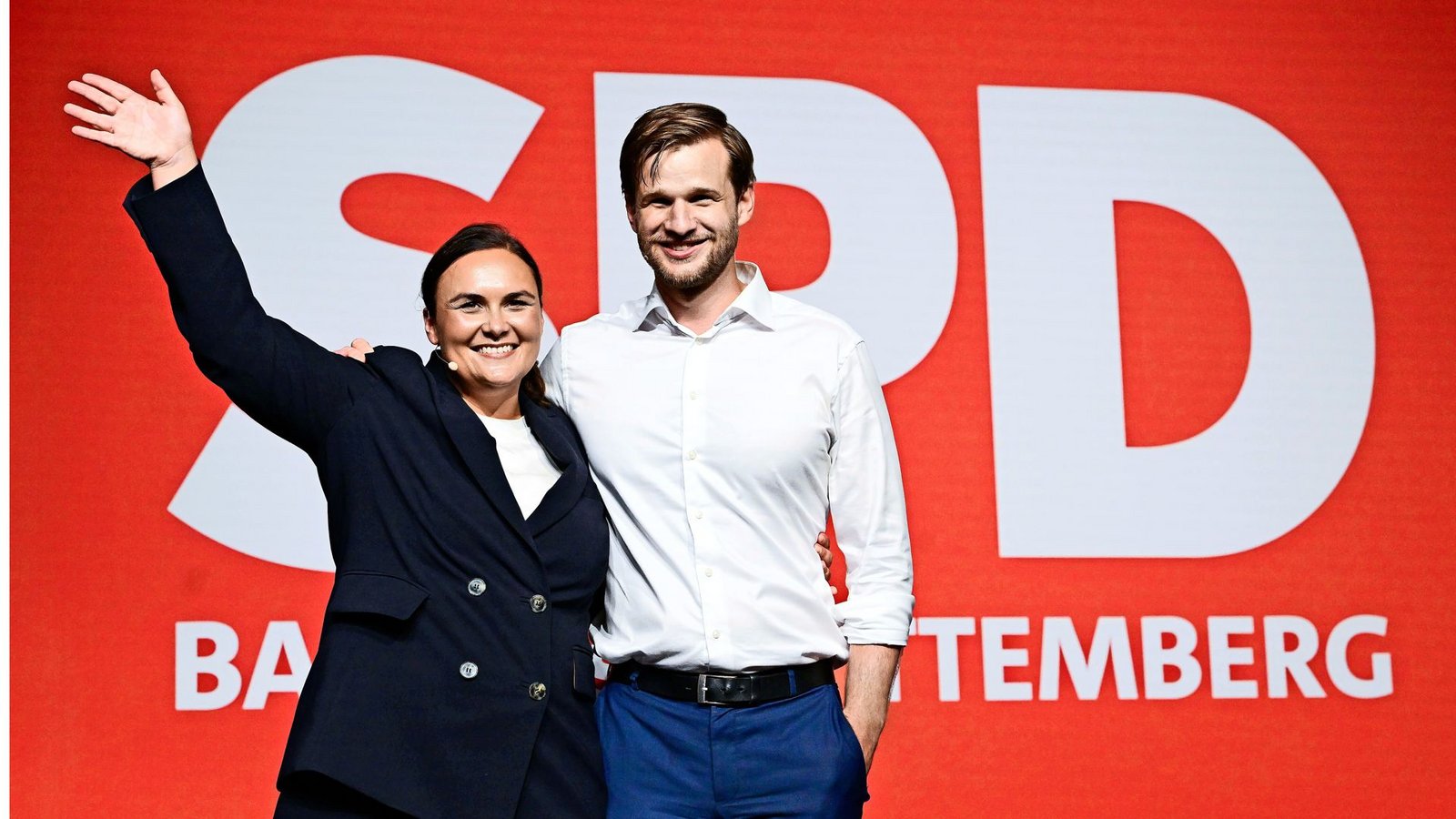 Isabel Cademartori und Robin Mesarosch haben die SPD-Delegierten überzeugt.Foto: Bernd Weißbrod/dpa