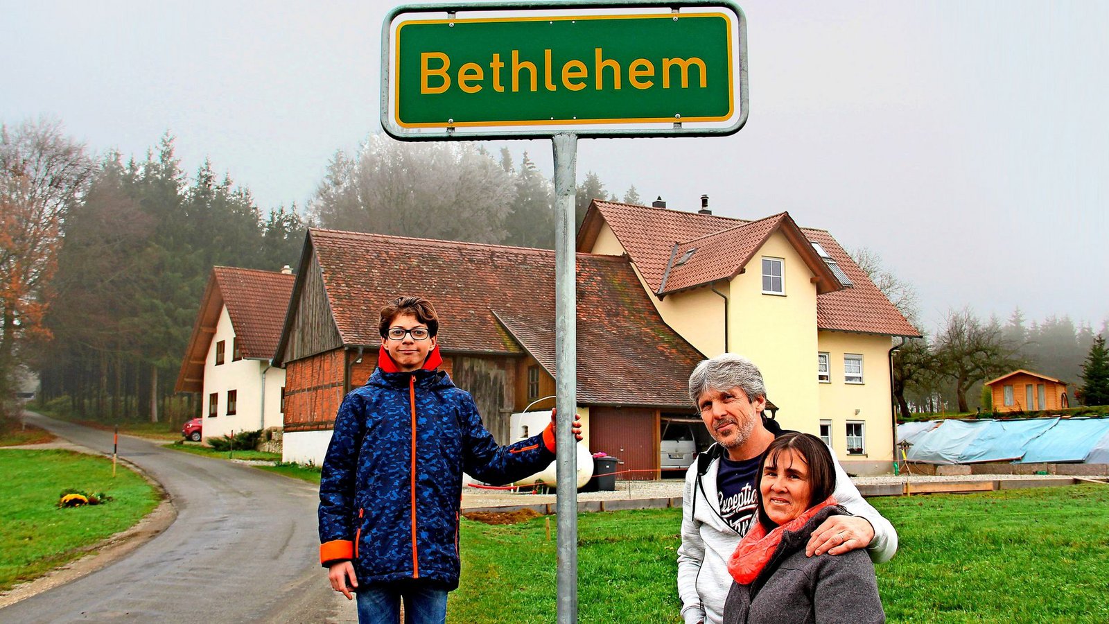 Pastor Lachmann, seine Ehefrau Sonja und Sohn Julian wohnen in einem der Häuser von BethlehemFoto: /Uli Fricker Pastor Lachmann, seine Ehefrau Sonja und Sohn Julian wohnen in einem der Häuser von BethlehemFoto: /Uli Fricker