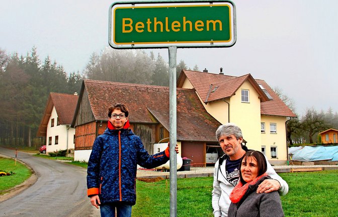 Pastor  Lachmann, seine Ehefrau Sonja und Sohn Julian wohnen in einem der Häuser von Bethlehem<span class='image-autor'>Foto: /Uli Fricker</span>