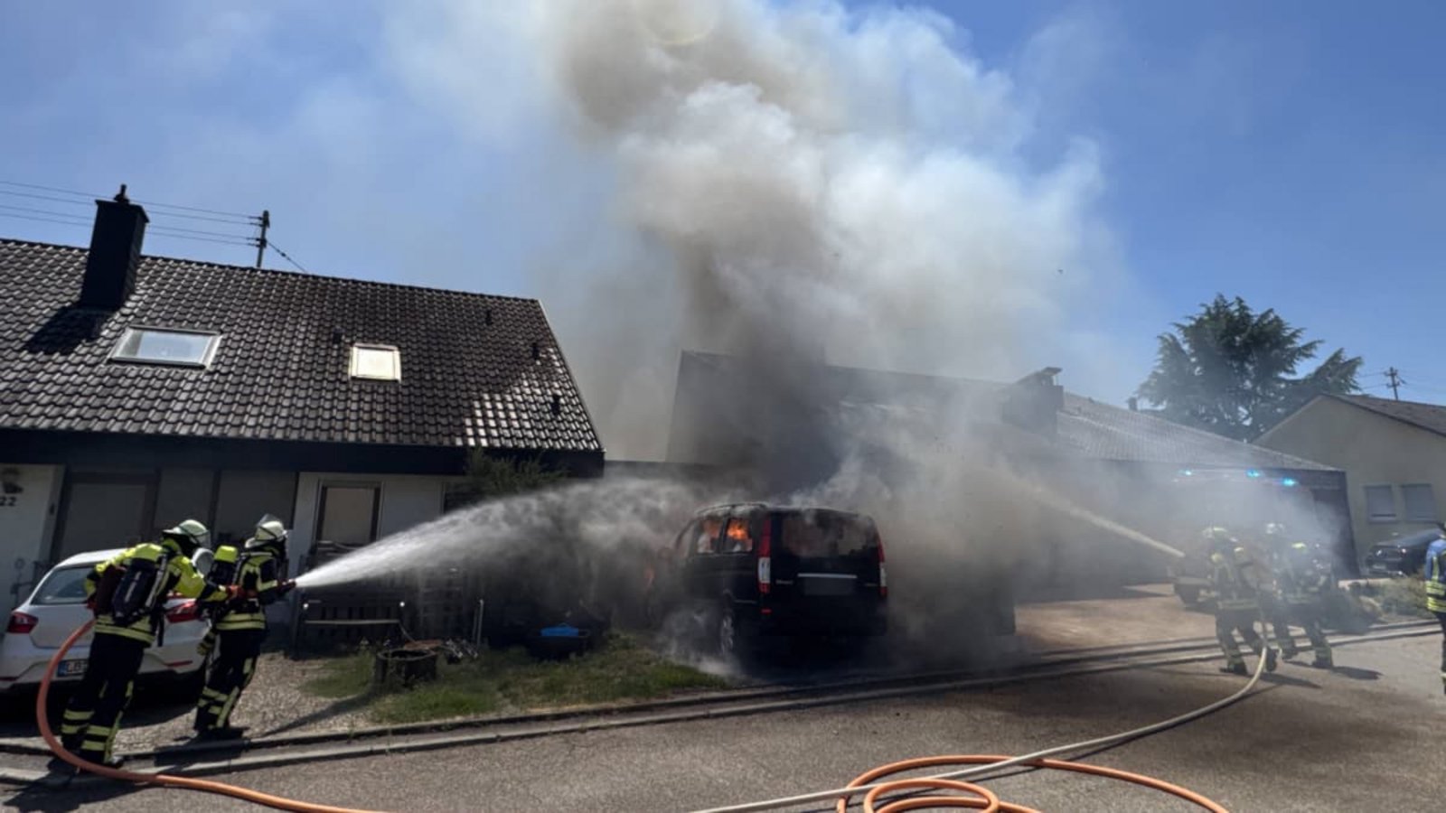 Die Rauchsäule war schon von Weitem gesehen.Feuerwehr Affalterbach Die Rauchsäule war schon von Weitem gesehen.Feuerwehr Affalterbach