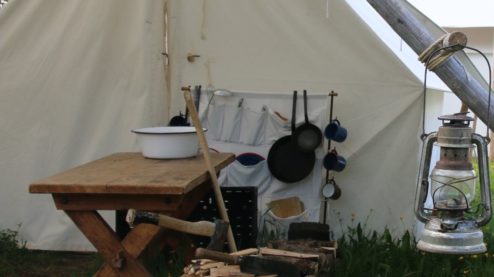 Die Hobbyisten versuchen, den Lebensstil von damals umzusetzen.