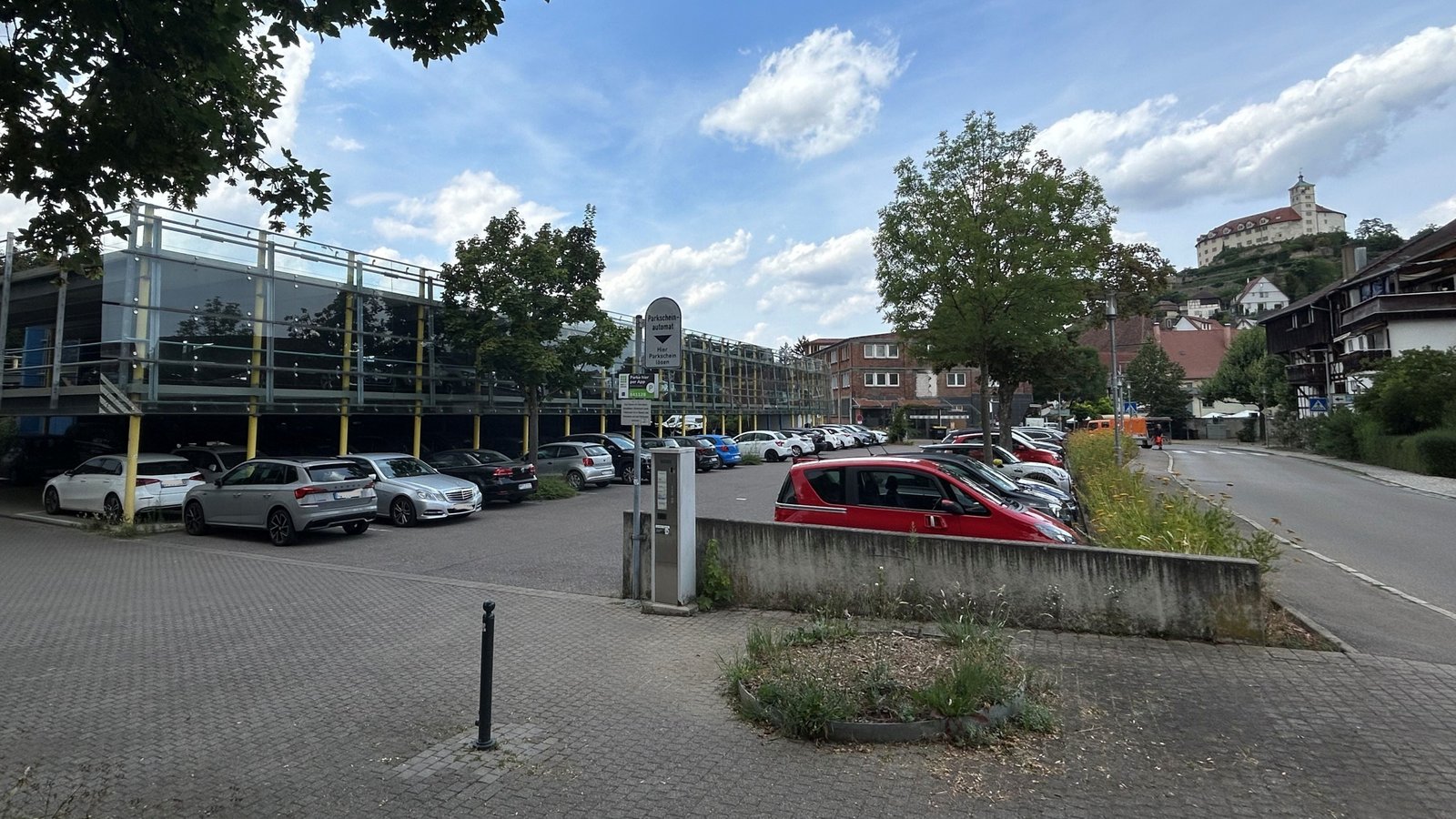 Künftig wird die Ein- und Ausfahrt zum Parkhaus direkt an der Straße Im Mühlkanal sein. Foto: Mross Künftig wird die Ein- und Ausfahrt zum Parkhaus direkt an der Straße Im Mühlkanal sein. Foto: Mross