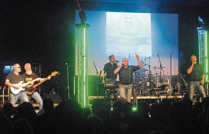 Sänger Markus Rößle und seine Band schrieben ein Stück Bandgeschichte.  Foto: Stahlfeld