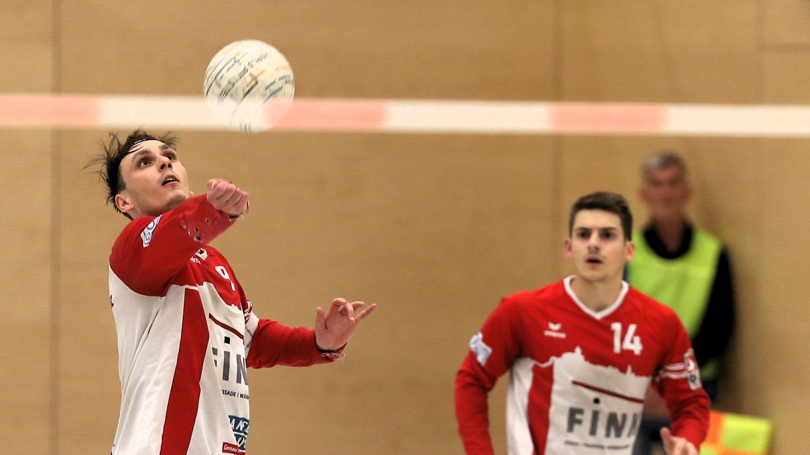 Jaro Jungclaussen spielt den Ball für Jakob Kilpper zu – nach dem Ausfall von Johannes Jungclaussen kommt das künftig öfter vor. Foto: Küppers