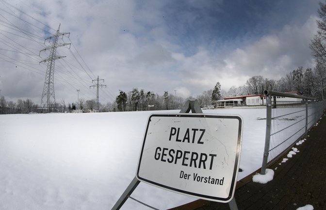 So wie in Nussdorf hat es gestern auf vielen Fußballplätzen in der Region ausgesehen. An einen geregelten Spielbetrieb war kein Denken. <span class='image-autor'>Foto: Küppers</span>