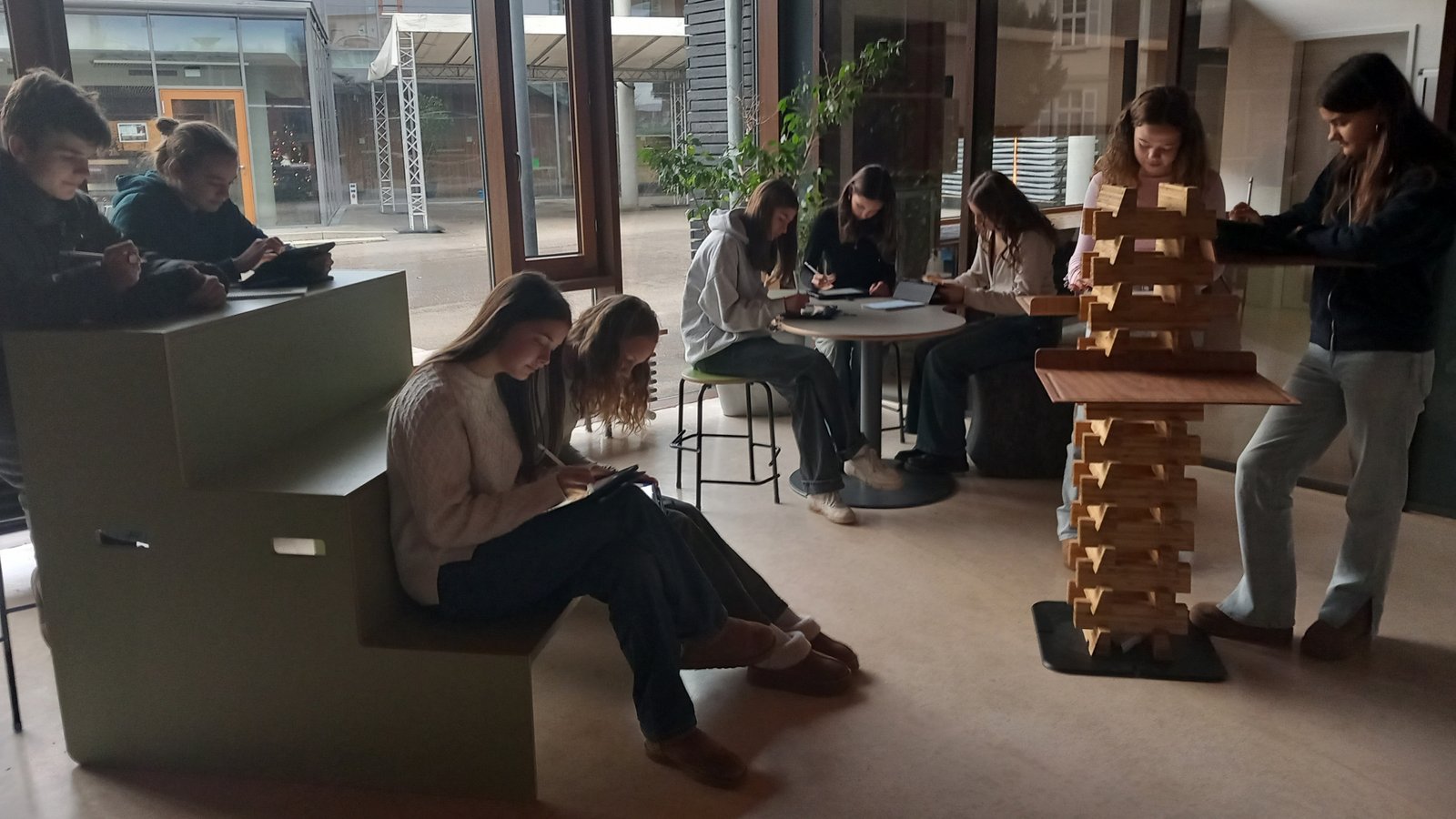 Haben die Schüler ein gewisses Level erreicht, dürfen sie außerhalb des Klassenzimmers lernen. Foto: Glemser Haben die Schüler ein gewisses Level erreicht, dürfen sie außerhalb des Klassenzimmers lernen. Foto: Glemser