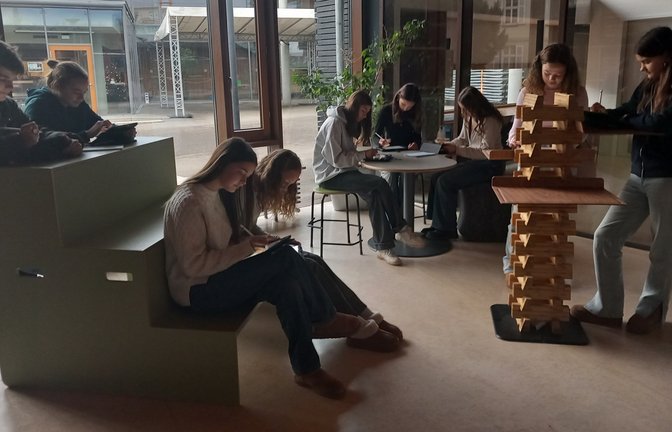 Haben die Schüler ein gewisses Level erreicht, dürfen sie außerhalb des Klassenzimmers lernen. <span class='image-autor'>Foto: Glemser</span>