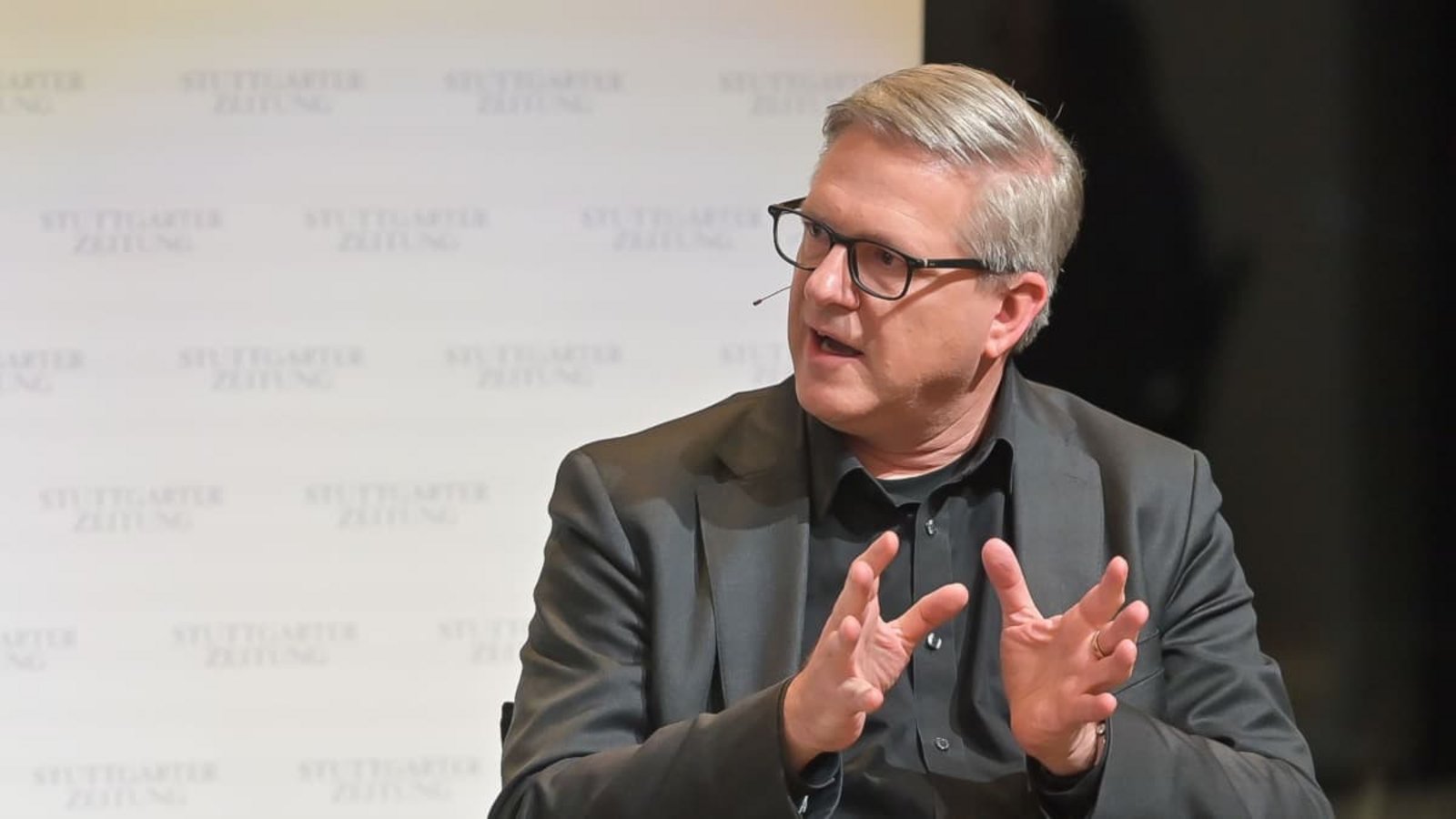 Der Hohenheimer Politologe Frank Brettschneider lässt jedes Jahr die Einstellung der Deutschen zur Demokratie erkunden. Die neuesten Erkenntnisse geben ihm Anlass zur Sorge.Max Kovalenko Der Hohenheimer Politologe Frank Brettschneider lässt jedes Jahr die Einstellung der Deutschen zur Demokratie erkunden. Die neuesten Erkenntnisse geben ihm Anlass zur Sorge.Max Kovalenko