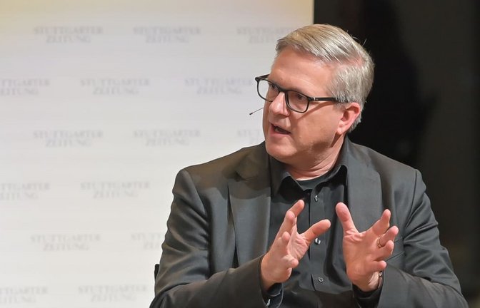 Der Hohenheimer Politologe Frank Brettschneider lässt jedes Jahr die Einstellung der Deutschen zur Demokratie erkunden. Die neuesten Erkenntnisse geben ihm Anlass zur Sorge.<span class='image-autor'>Max Kovalenko</span>