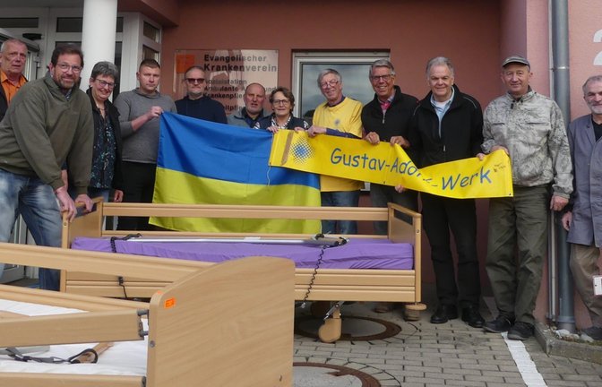 GAW-Helferteam zusammen mit der Leitung des Hauses in Gunzenhausen (in der Mitte mit gelbem T-Shirt Ulrich Hirsch, links neben ihm Andrea Lemmermeier). <span class='image-autor'>Foto: Rapp</span>