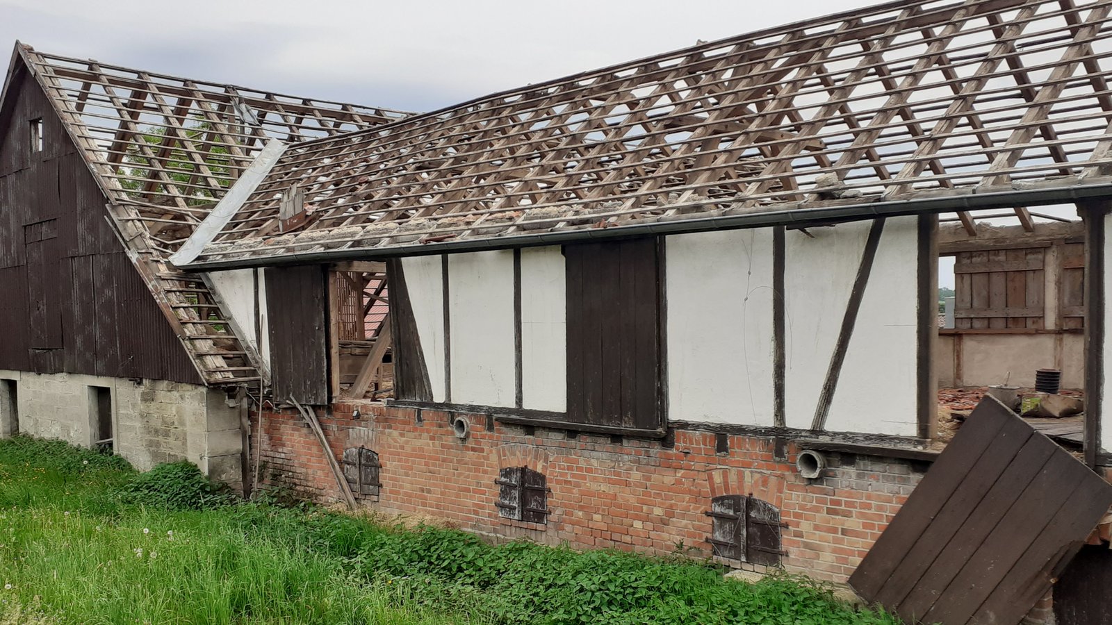 Am Standort der Alten Mühle in Hohenhaslach soll ein neues Seniorenzentrum mit Betreutem Wohnen und Tagespflege entstehen.  Foto: Glemser