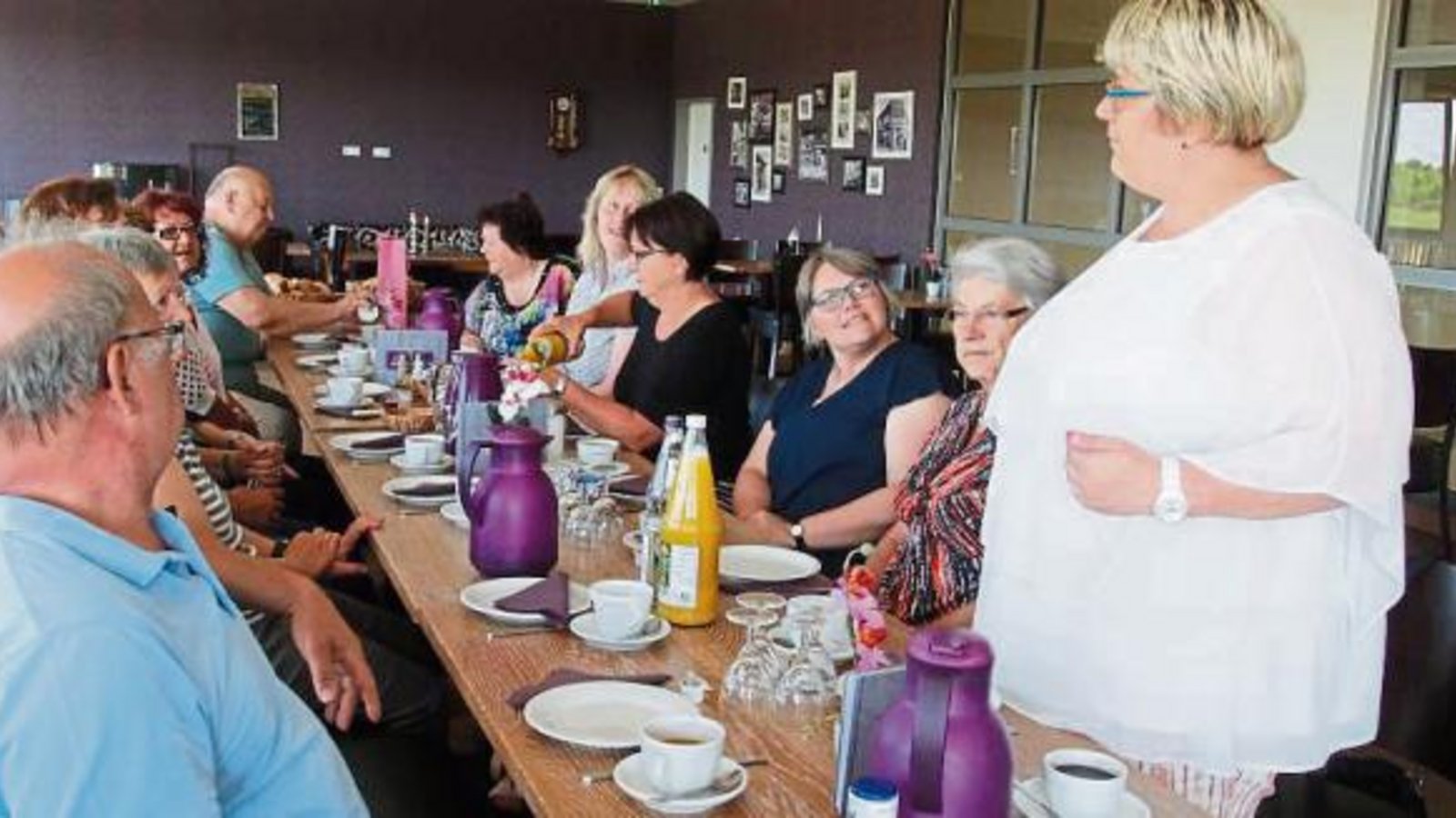 Die Ehrenamtlichen des Sersheimer Pflegeheims beim gemeinsamen Frühstück. Foto: p Die Ehrenamtlichen des Sersheimer Pflegeheims beim gemeinsamen Frühstück. Foto: p